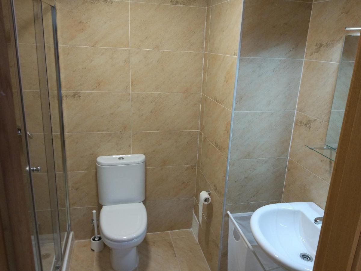 Piso Rosalia De Castro Apartment Аларис Екстериор снимка