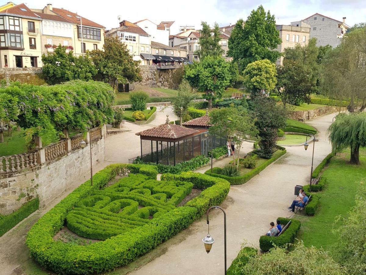 Piso Rosalia De Castro Apartment Аларис Екстериор снимка