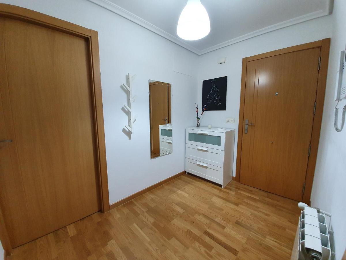 Piso Rosalia De Castro Apartment Аларис Екстериор снимка