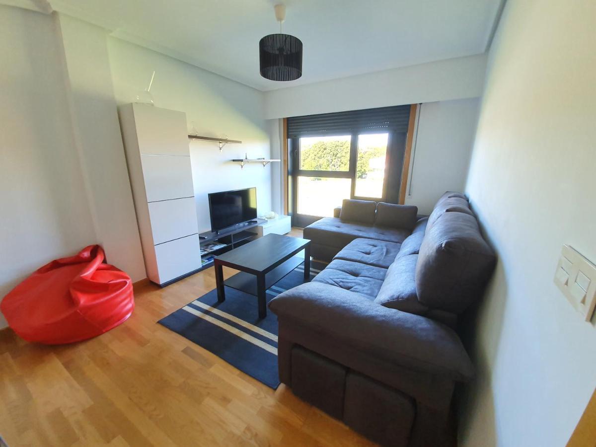 Piso Rosalia De Castro Apartment Аларис Екстериор снимка