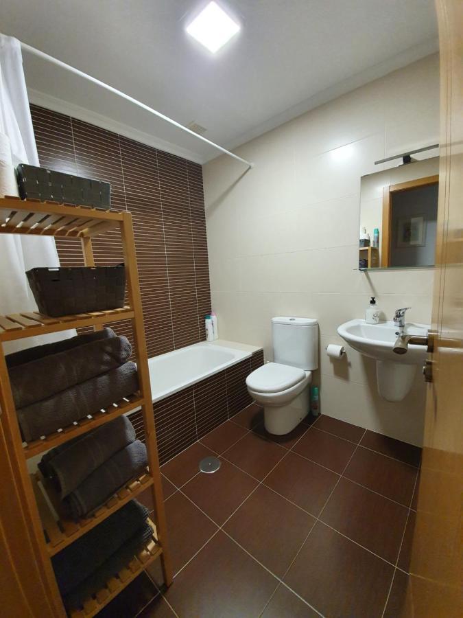 Piso Rosalia De Castro Apartment Аларис Екстериор снимка