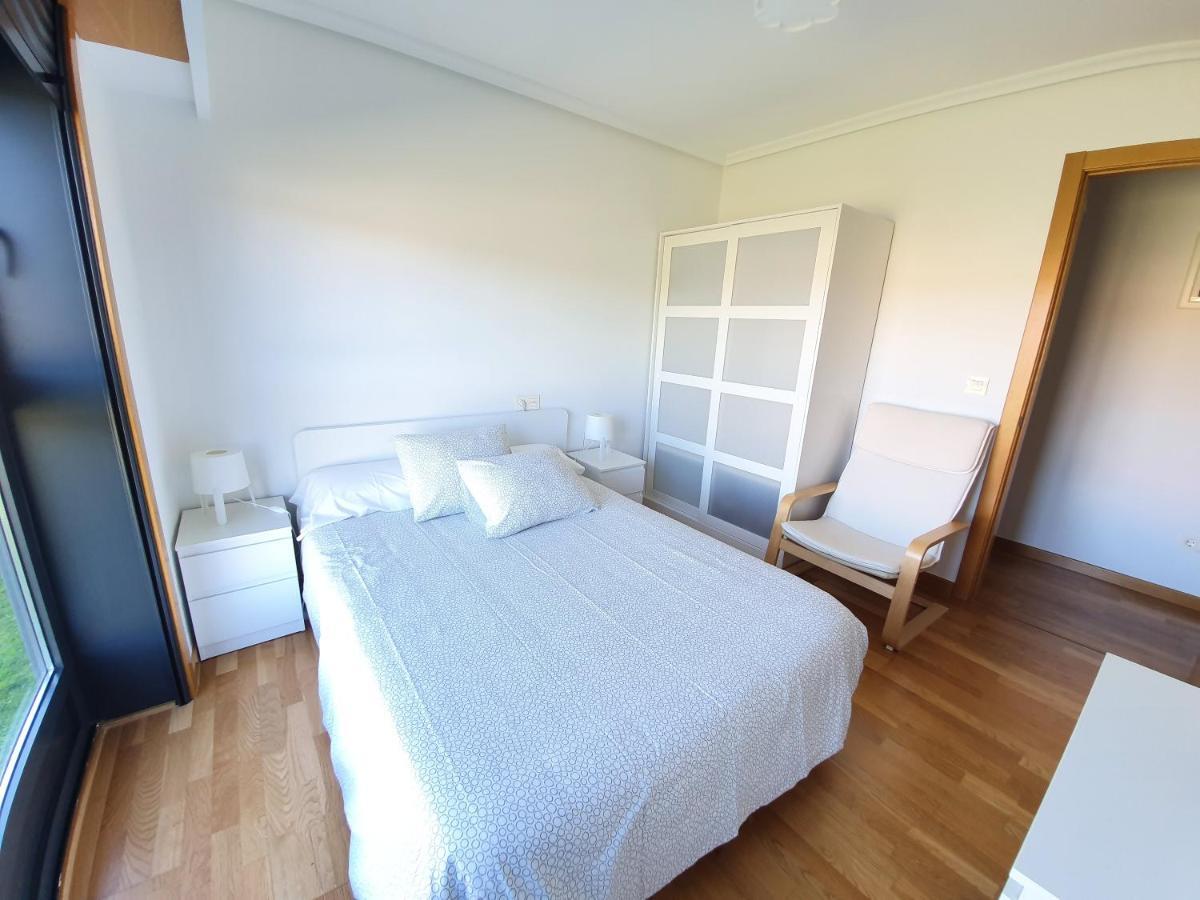 Piso Rosalia De Castro Apartment Аларис Екстериор снимка