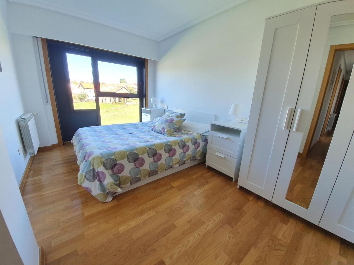 Piso Rosalia De Castro Apartment Аларис Екстериор снимка